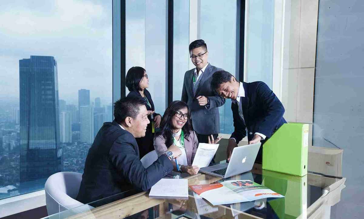 Question-Based CRM Pipeline Management for Creative Teams